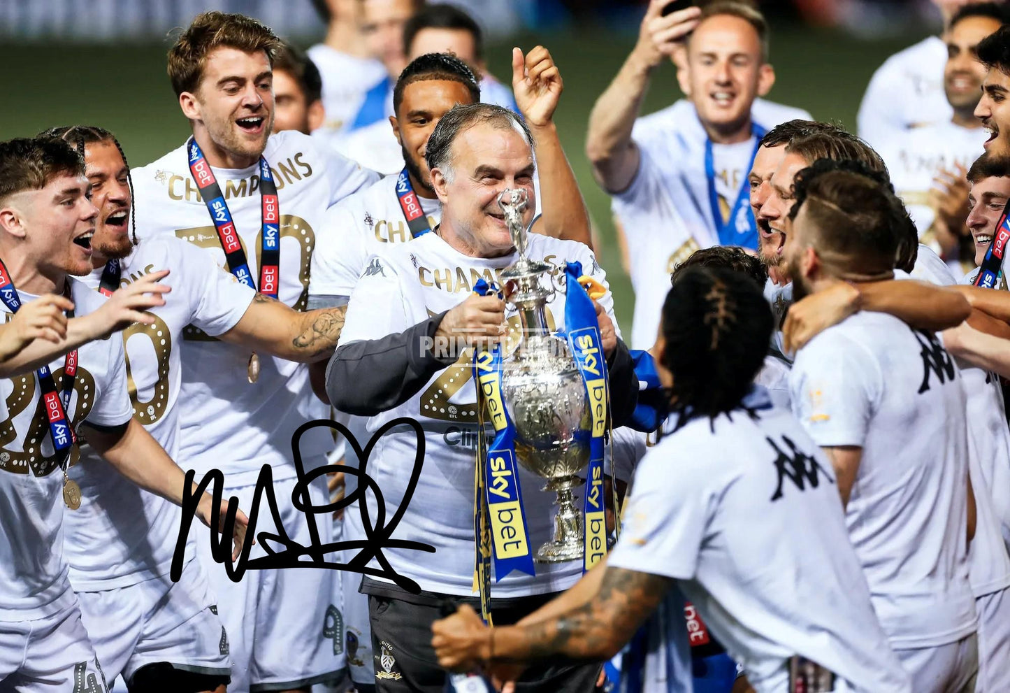 Signed (printed photo) of Marcelo Bielsa managing Leeds United. He is lifting the 2020 Championship trophy. A printed autograph taken from a genuine, certified (certificate of authenticity) autograph. A stunning signature. The print is available in a range of sizes with various framing options available.  Marcelo Bielsa is famous for sitting on his iconic blue bucket. 