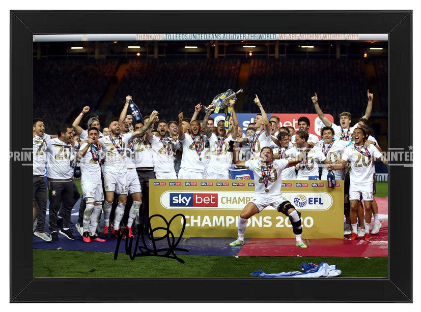Signed (printed photo) of the 2020 Leeds United Championship squad with the league  trophy. A printed autograph taken from a genuine, certified (certificate of authenticity) autograph. A stunning signature. The print is available in a range of sizes with various framing options available.  Marcelo Bielsa is famous for sitting on his iconic blue bucket.