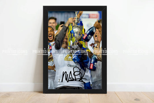 Signed (printed photo) of Marcelo Bielsa managing Leeds United. He is lifting the 2020 Championship trophy. A printed autograph taken from a genuine, certified (certificate of authenticity) autograph. A stunning signature. The print is available in a range of sizes with various framing options available.  Marcelo Bielsa is famous for sitting on his iconic blue bucket. 