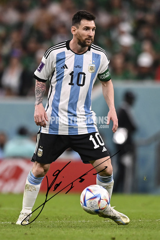Signed (printed photo) of Lionel Messi playing for Argentina during the 2022 World Cup. A printed autograph taken from a genuine, certified (certificate of authenticity) autograph. A stunning signature. The print is available in a range of sizes with various framing options available.  Lionel Messi currently plays for Inter Miami but has previously played for Barcelona and PSG.