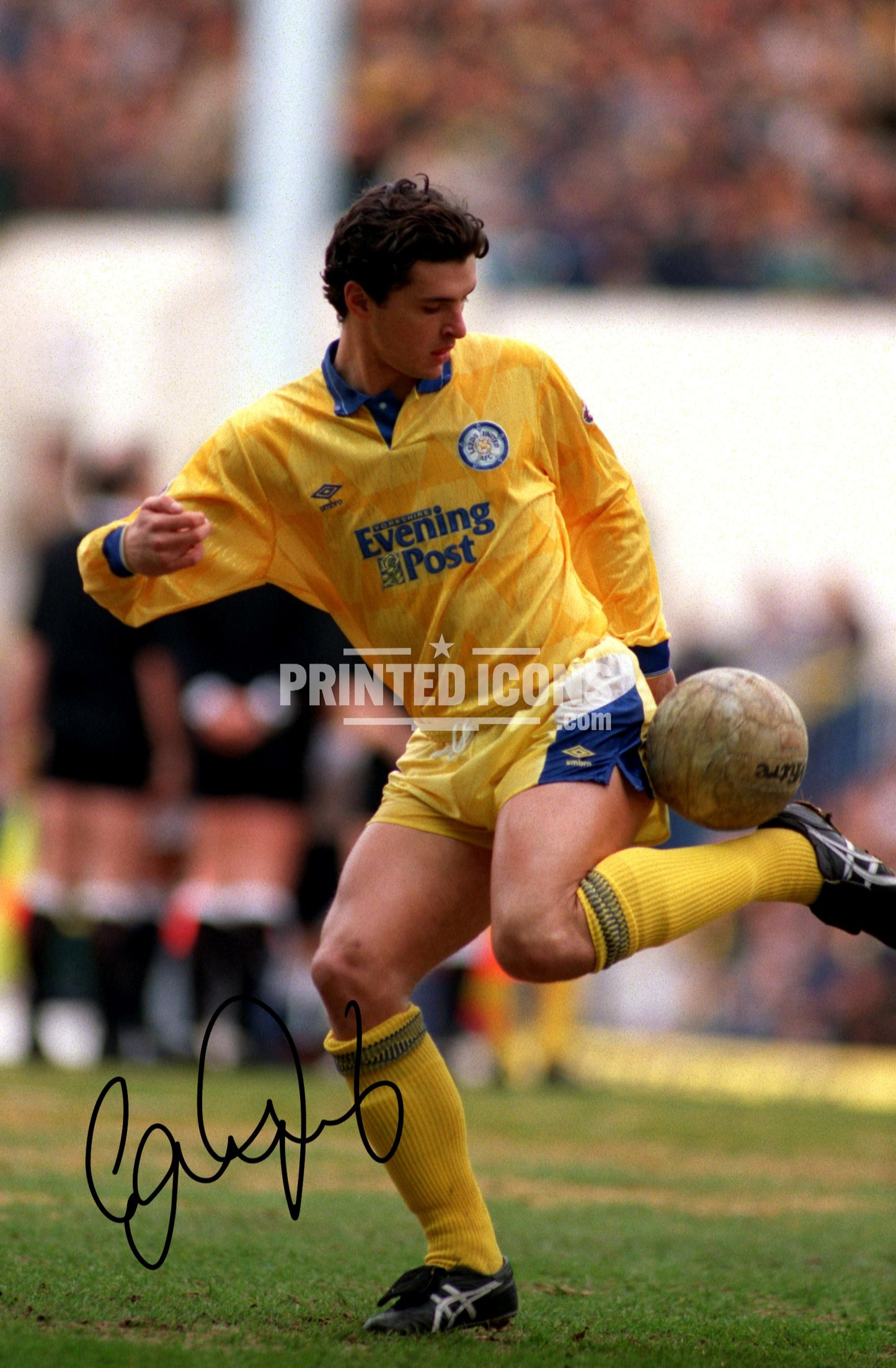 Signed (printed autograph) photo of Gary Speed playing for Leeds United.  A printed autograph taken from a genuine, certified (certificate of authenticity)  autograph. A stunning signature. The print is available in a range of sizes with various framing options available. A framed photo version is the perfect gift for any fan.