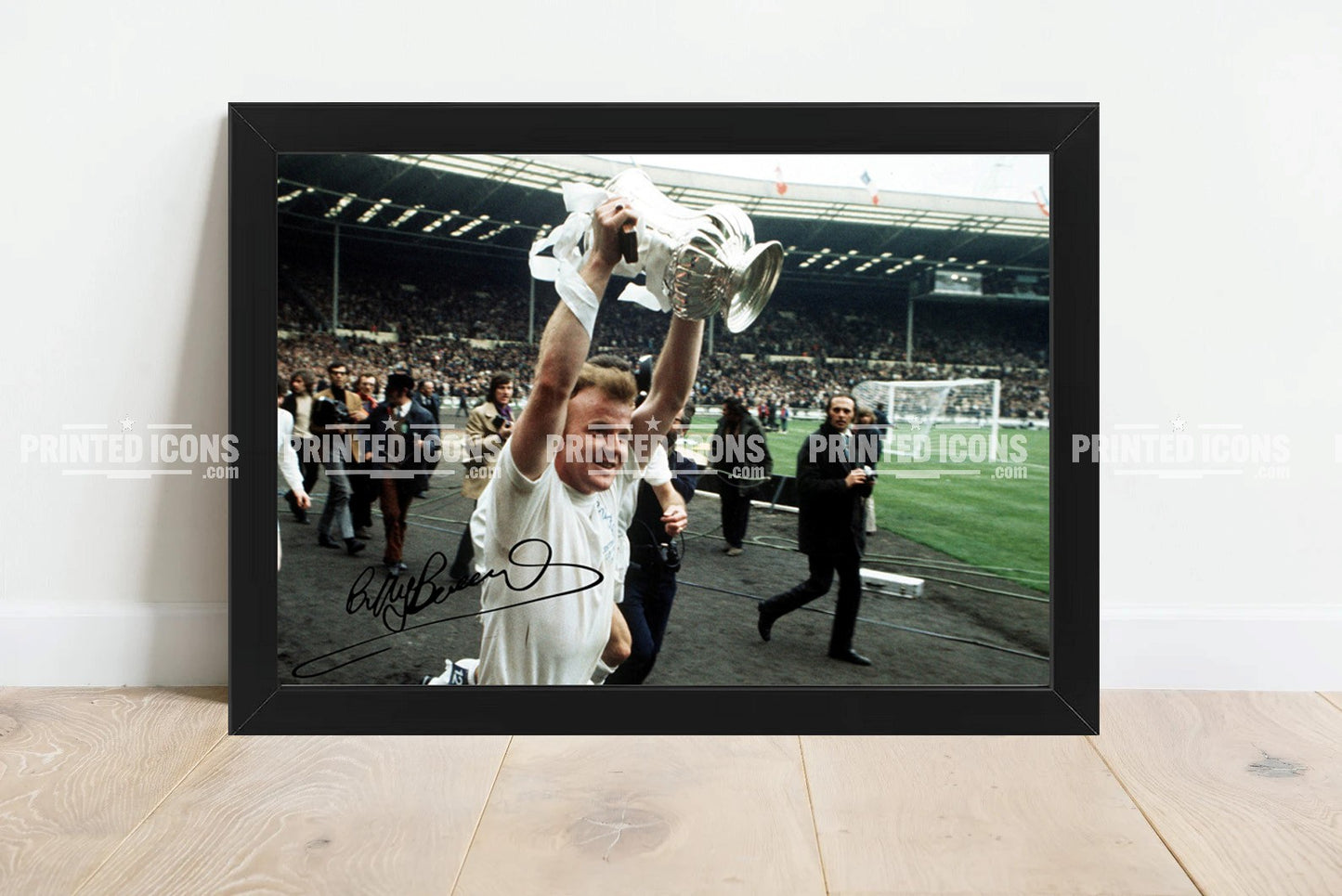 Billy Bremner signed 1972 FA Cup photo. A printed autograph (from a certified original) on a Leeds United photo. Framing Available. A great gift for a Leeds United fan.