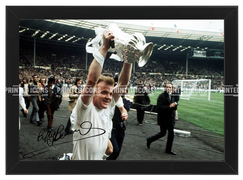 Billy Bremner signed 1972 FA Cup photo. A printed autograph (from a certified original) on a Leeds United photo. Framing Available. A great gift for a Leeds United fan.