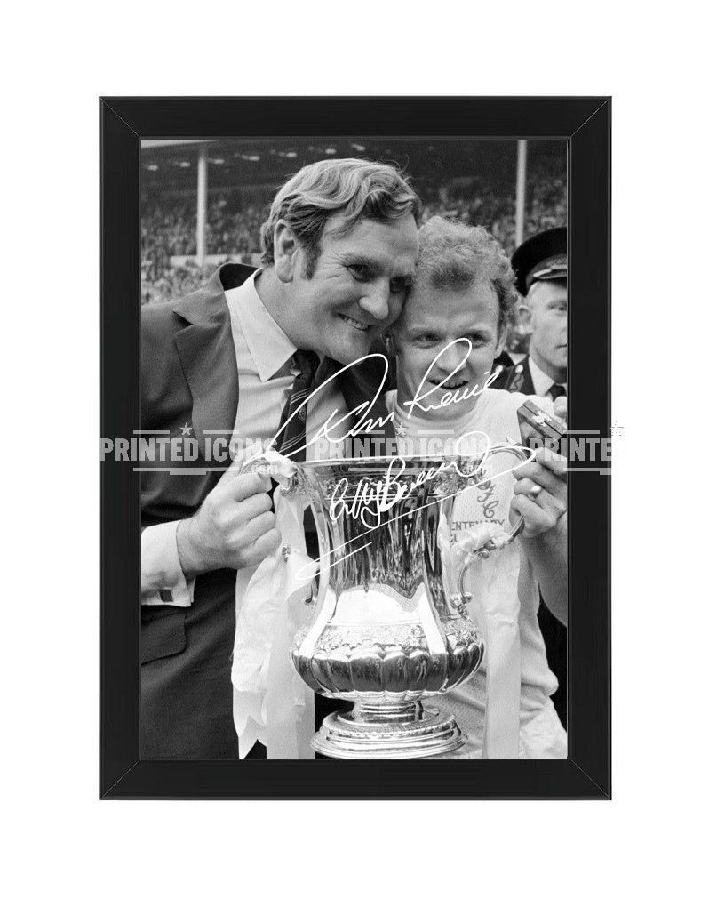 Billy Bremner and Don Revie signed 1972 FA Cup photo. A printed autograph (from a certified original) on a Leeds United photo. Framing Available. A great gift for a Leeds United fan.