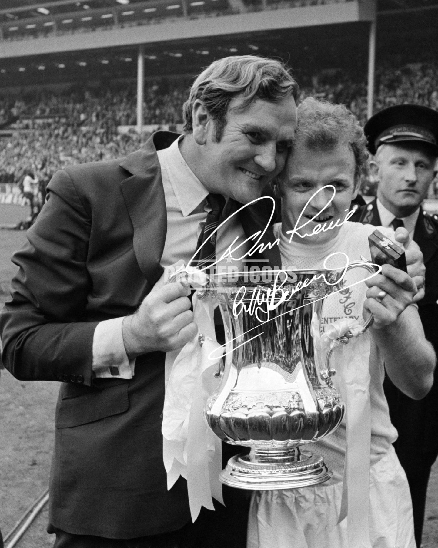 Billy Bremner and Don Revie signed 1972 FA Cup photo. A printed autograph (from a certified original) on a Leeds United photo. Framing Available. A great gift for a Leeds United fan.