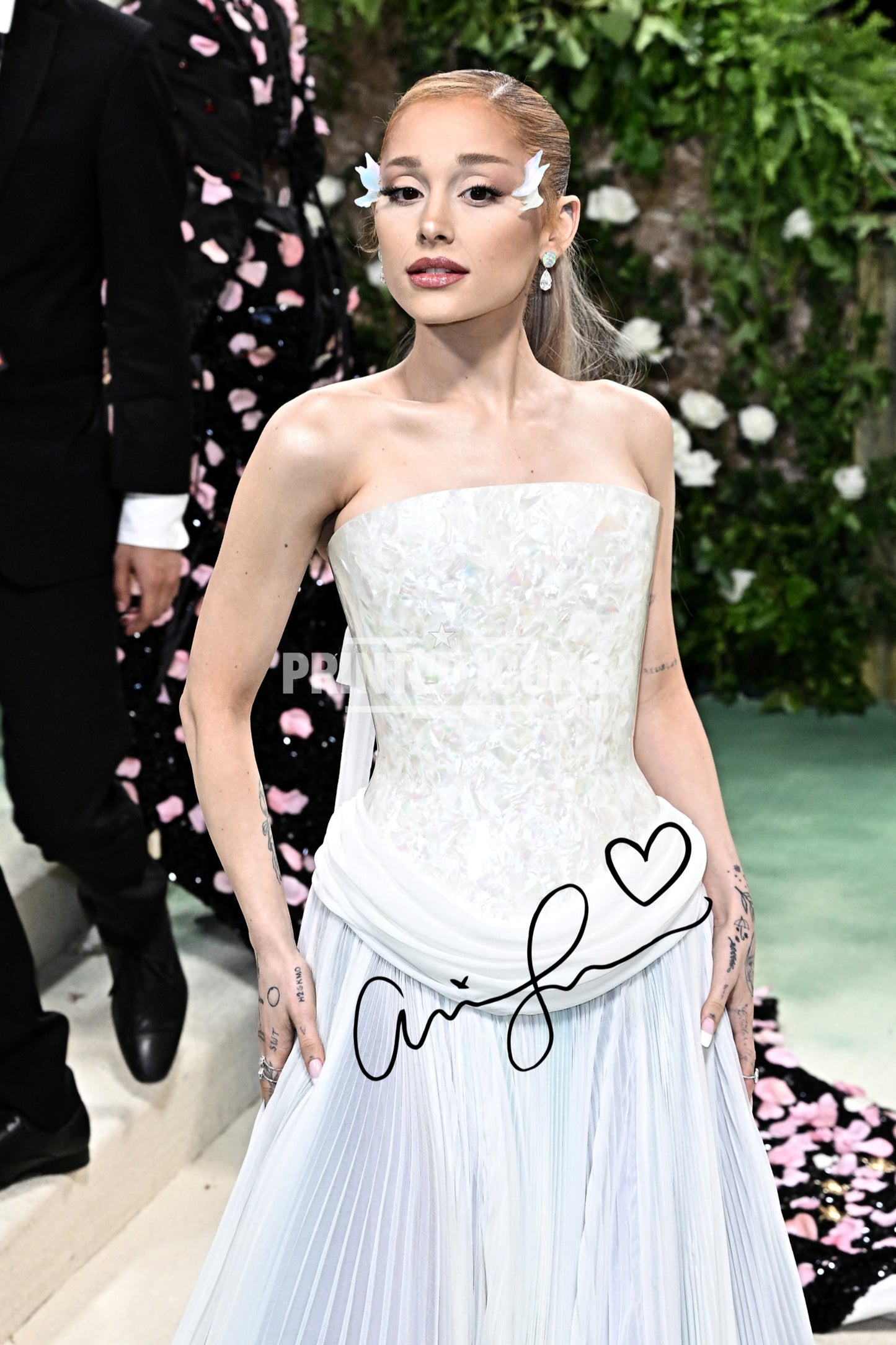 Ariana Grande autograph photo print music memorabilia