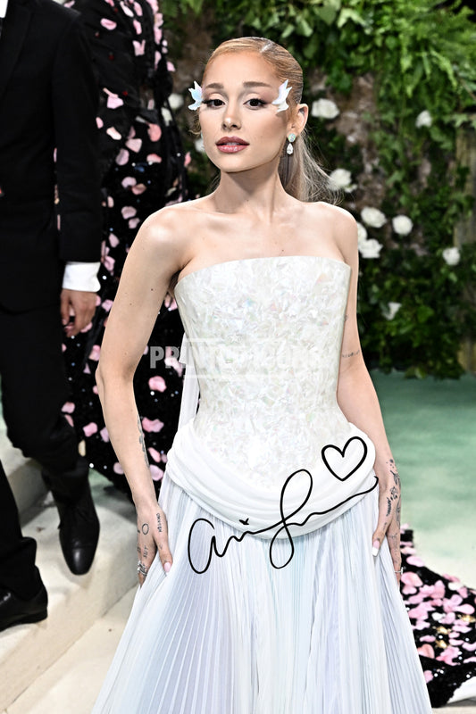Ariana Grande autograph photo print music memorabilia