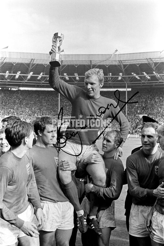 Bobby Moore 1966 World Cup celebration signed photo print