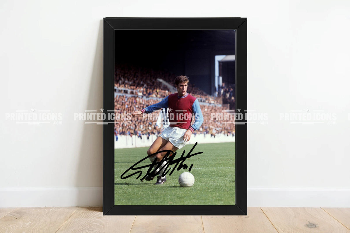 Geoff Hurst West Ham autograph photo print in black frame